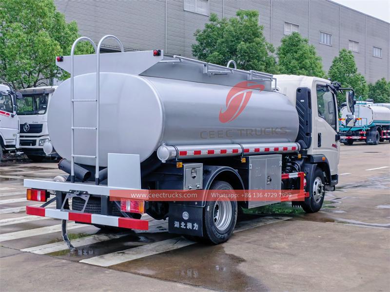 SINOTRUK 6CBM fuel tank truck