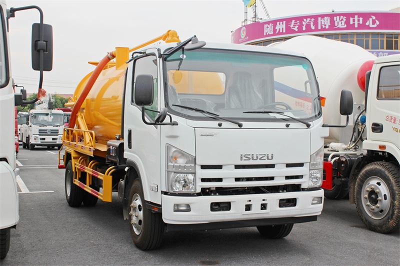 Isuzu ELF sewage suction truck