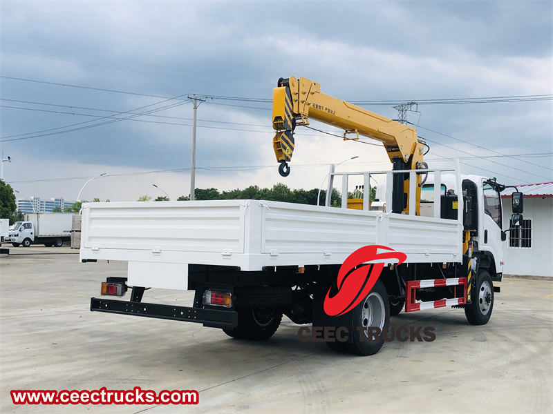 Isuzu 700P 4x4 5ton boom crane