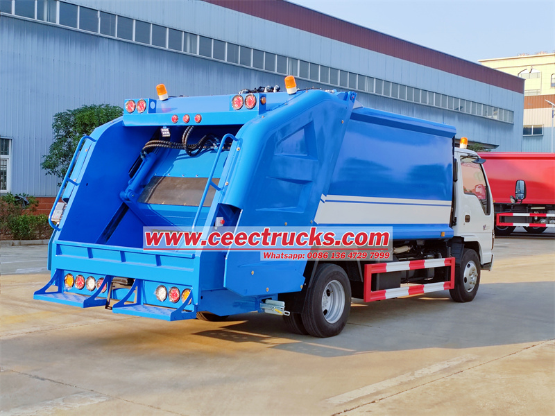 Isuzu 600P 8cbm rear loader 