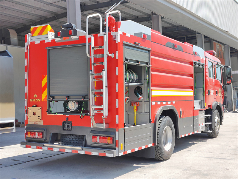 SINOTRUK HOWO fire engine tanker truck