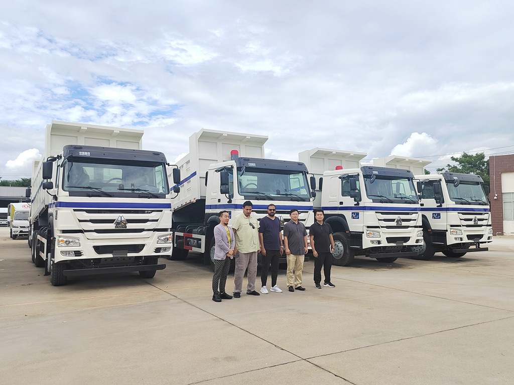 Dubai customer visiting for testing HOWO dump truck Dubai customer visiting for testing HOWO dump truck