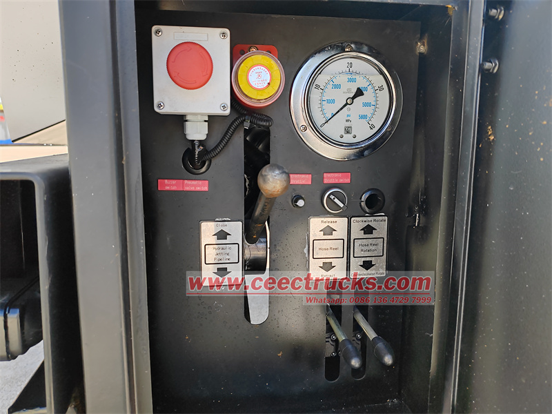 Rear control box (right rear side): Rear control box (right rear side):