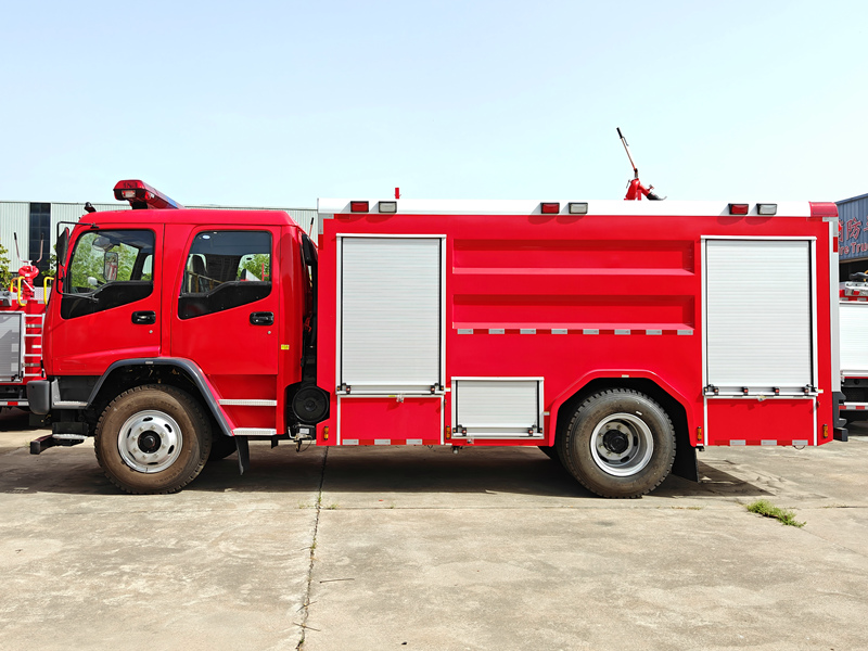 Isuzu FVR fire engine