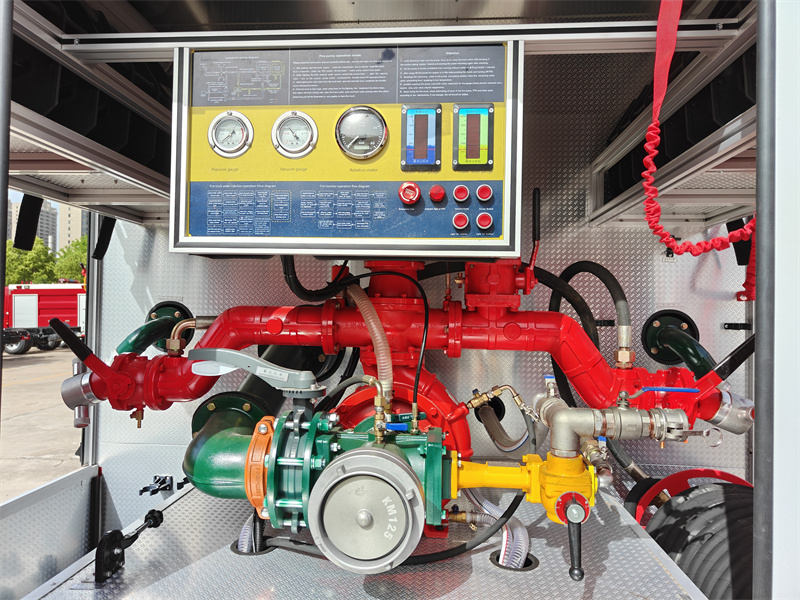 Isuzu fire engine rear mounted pump room