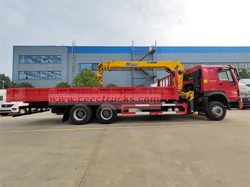 HOWO 380HP heavy boom crane truck