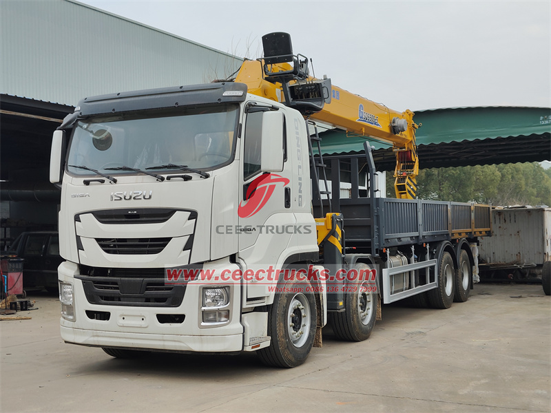 Isuzu GIGA 20tons boom crane truck