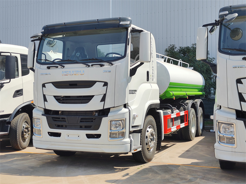 Isuzu GIGA heavy-duty 20000L water tank truck