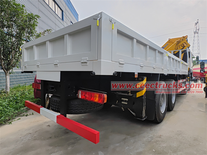 HOWO 8x4 28tons folding arm crane truck