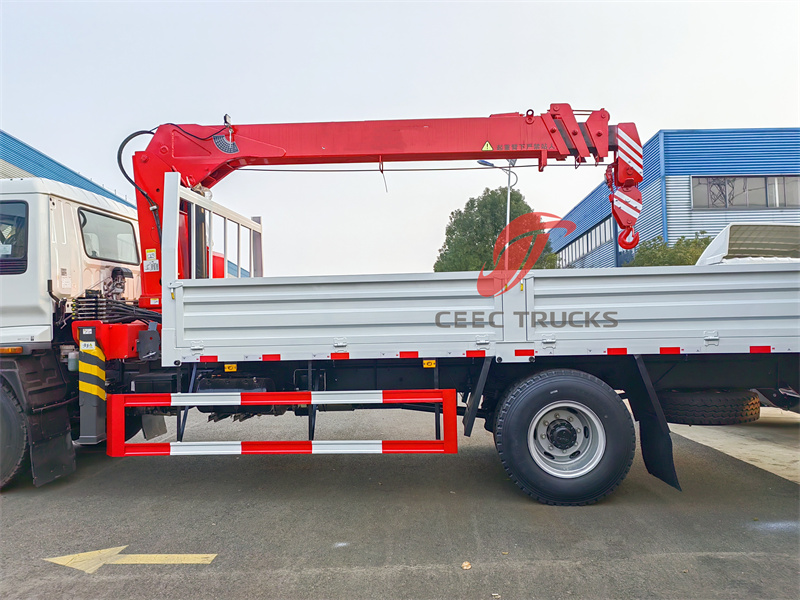 Isuzu FTR service truck 5tons crane