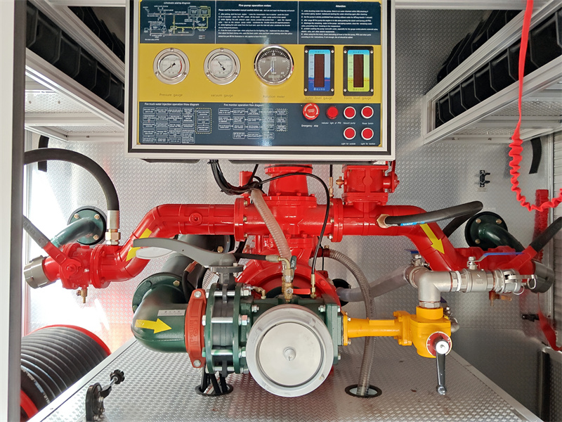 Isuzu FTR double cabin fire fighting truck