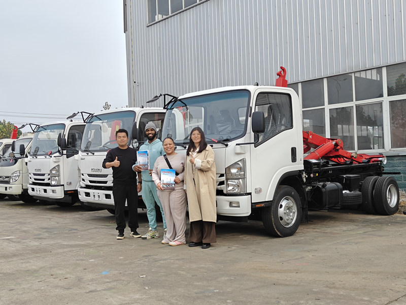 ISUZU hook lift garbage trucks