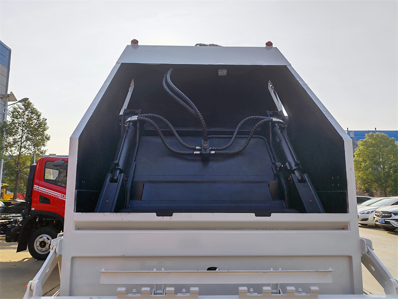 HOWO NX371 35CBM rear loader compactor 