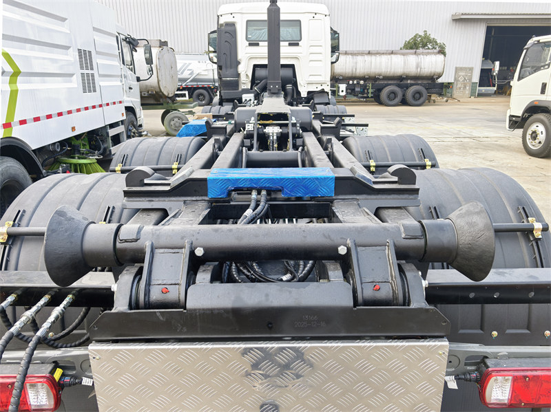 Howo TX 20tons hook loader truck