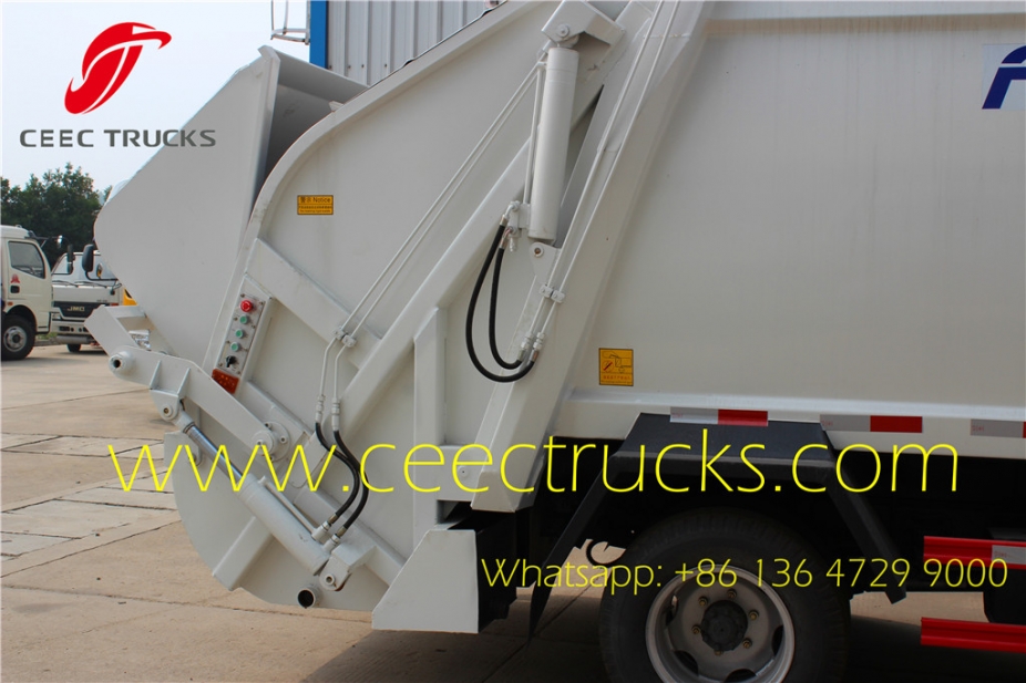 Dongfeng 4000 ltrs trash compactor trucks export Ecuador