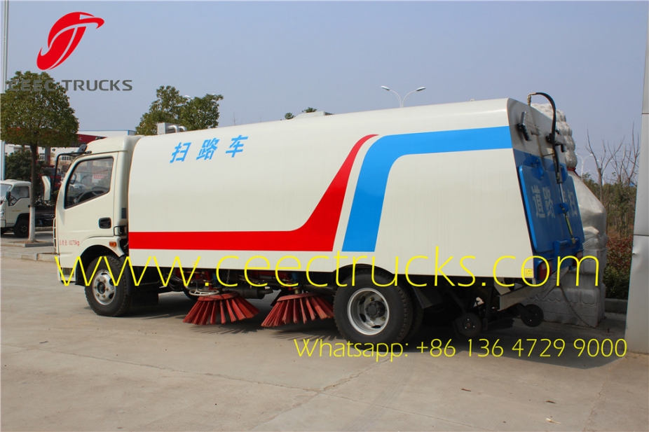 Dongfeng 7400kg gross weight road sweeping truck with sweeper and washer