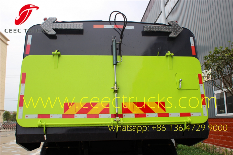 China Manufacture Dongfeng 4*2 Road Cleaning Sweeper Truck for sale