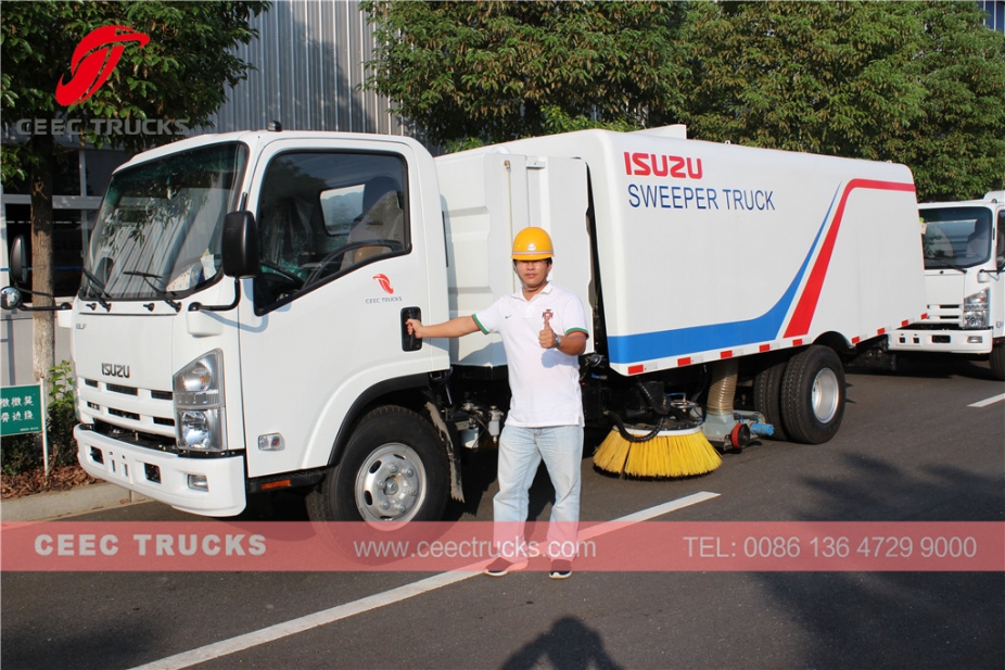 2017 sale ISUZU 8000L road sweeper truck