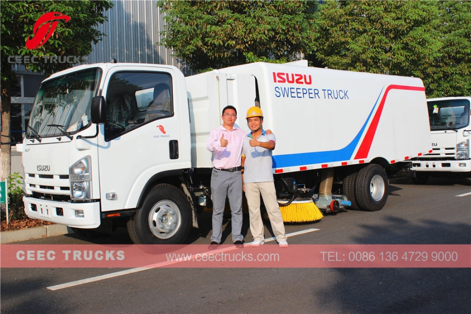 2017 sale ISUZU 8000L road sweeper truck