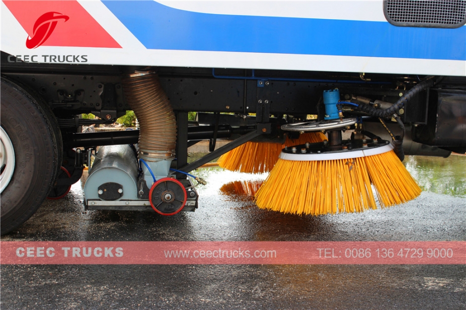 2017 sale ISUZU 8000L road sweeper truck