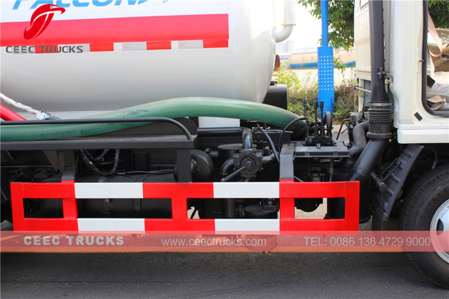 Low price Dongfeng 4,000L vacuum sewage suction truck