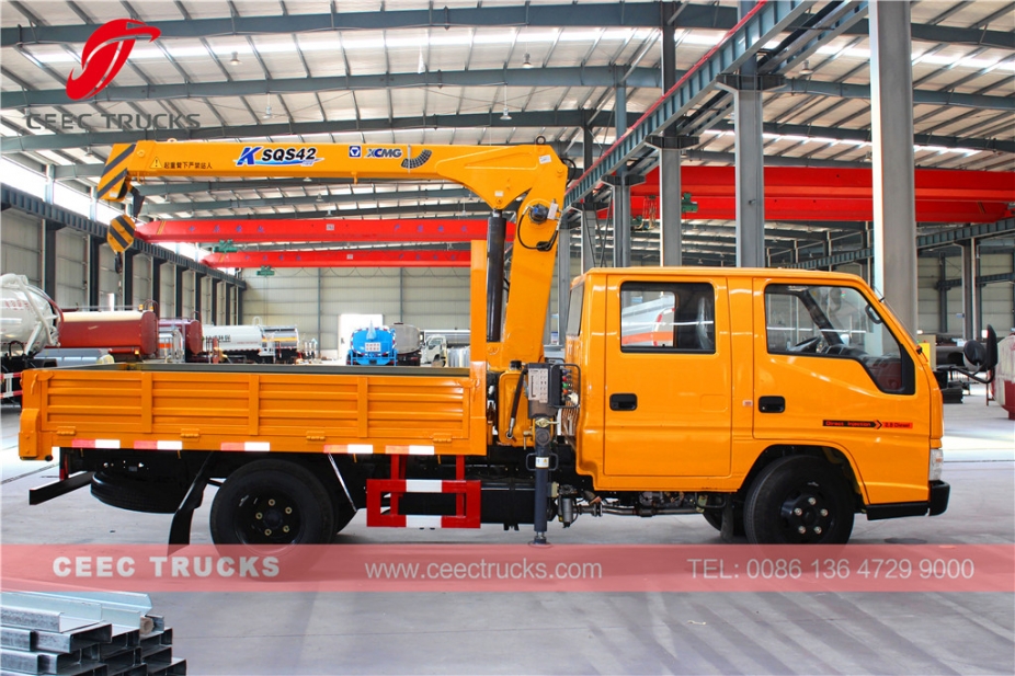 CEEC export 2T boom crane trucks