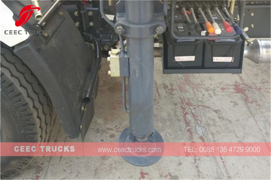 Dongfeng 2 Tons knuckle crane mounted trucks