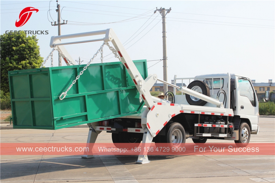 Caminhão de lixo com braço oscilante ISUZU 4CBM