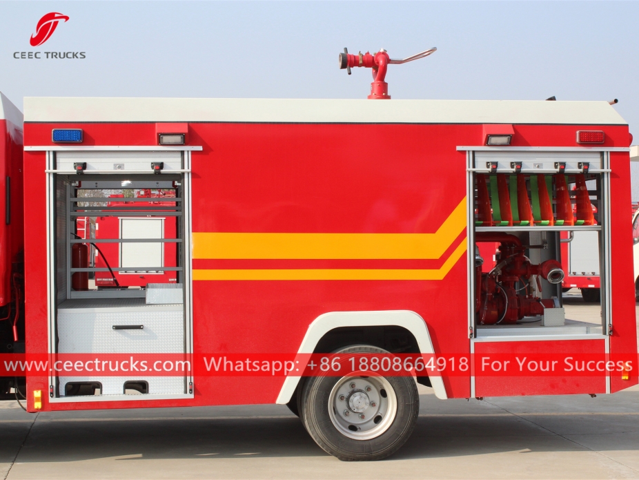 Caminhão de bombeiros com tanque de água ISUZU 700P