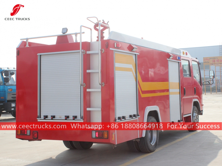 Caminhão de bombeiros com tanque de água ISUZU 700P