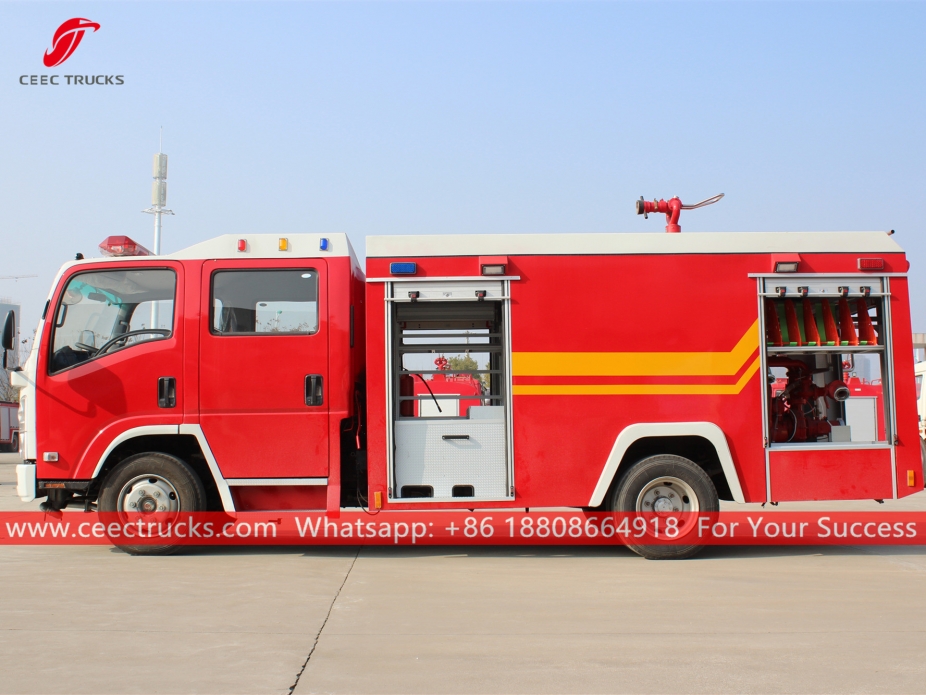 Caminhão de bombeiros com tanque de água ISUZU 700P