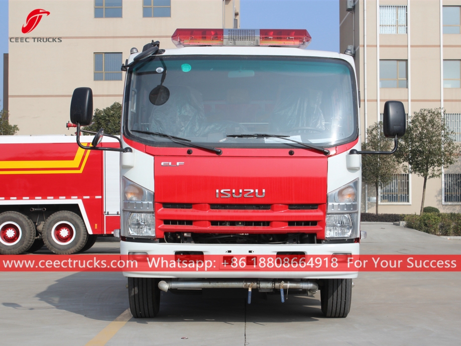 Caminhão de bombeiros com tanque de água ISUZU 700P