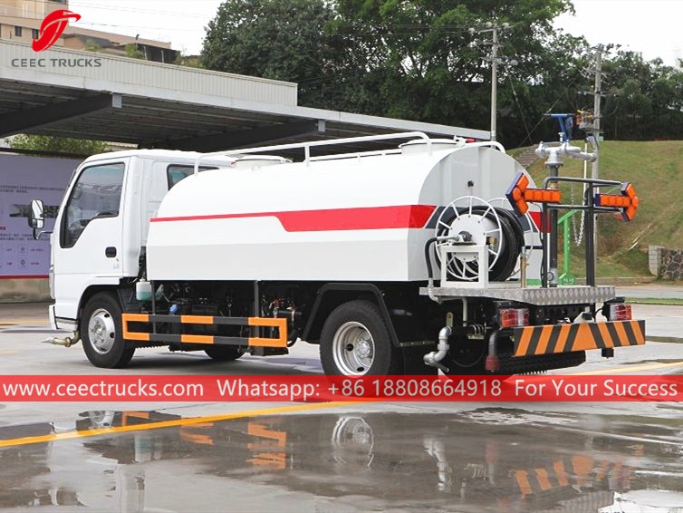 ISUZU 4CBM Bowser de água com mangueira de alta pressão