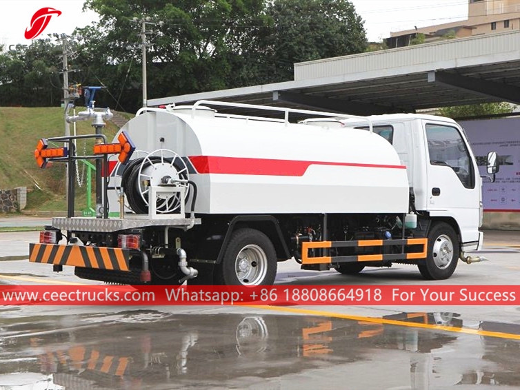 ISUZU 4CBM Bowser de água com mangueira de alta pressão