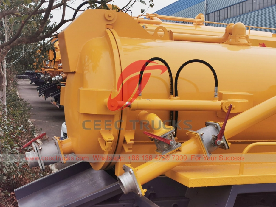 Dongfeng small sewer vacuum truck at special offer