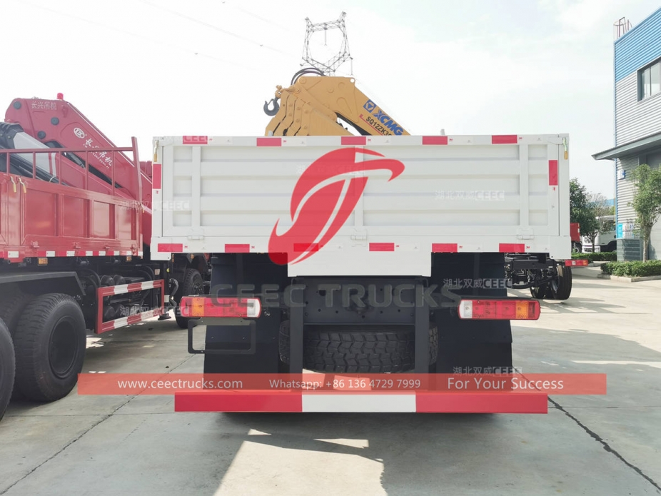 HOWO 4×4 AWD Truck Mounted Crane for sale