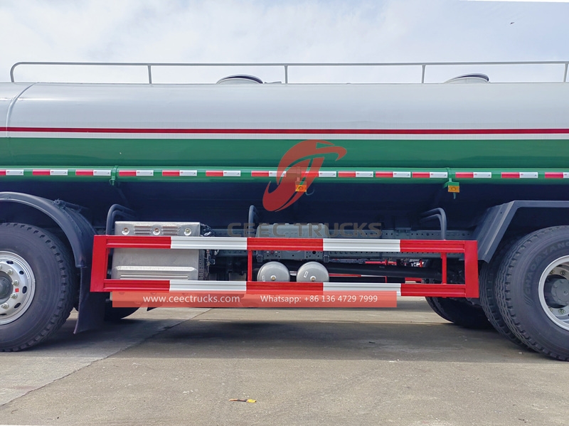 Howo 8x4 25.000 litros caminhões-tanque para entrega de água