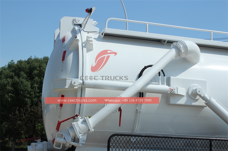 ISUZU FTR 6 wheeler vacuum suction truck made in China