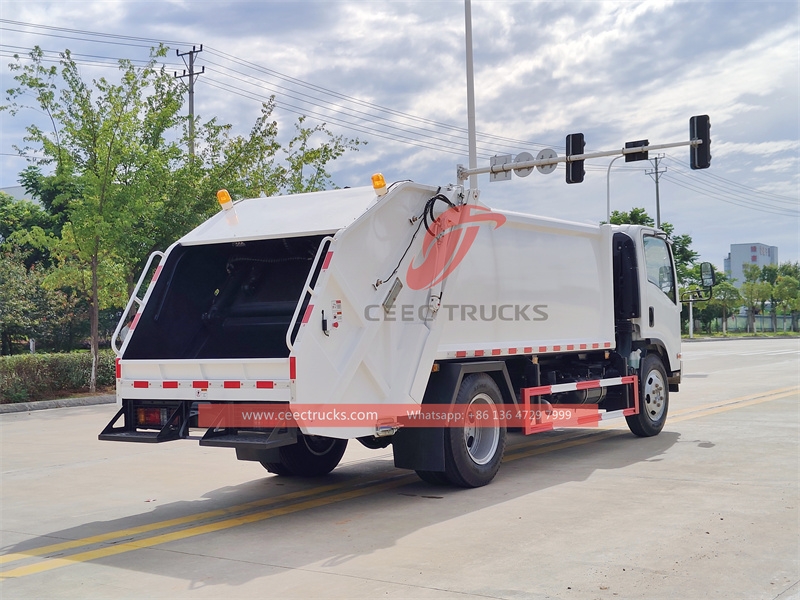 ISUZU NPR light duty 8CBM Waste Compactor truck made in China