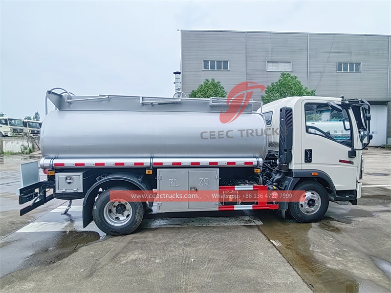 HOWO 140hp light duty Fuel Tank Truck made in China