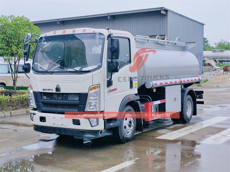 HOWO 140hp light duty Fuel Tank Truck made in China