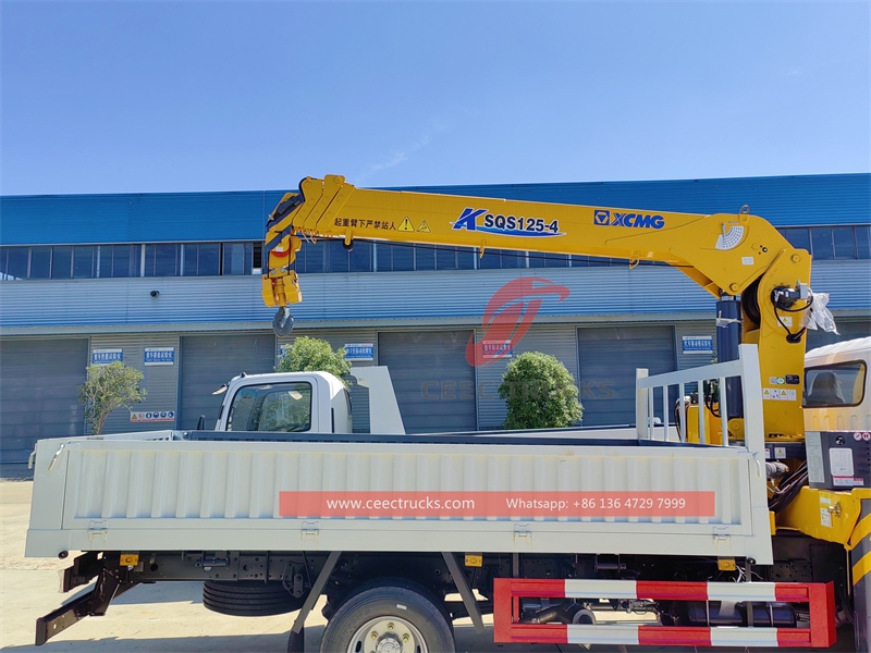 ISUZU 700P 4×4 off-road Crane Truck made in China best factory