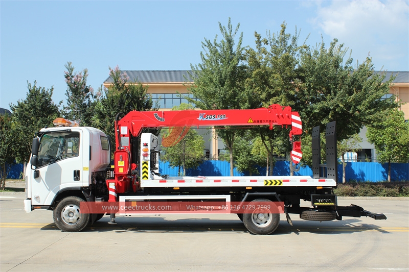 ISUZU ELF breakdown wrecker truck with 4ton crane made in China