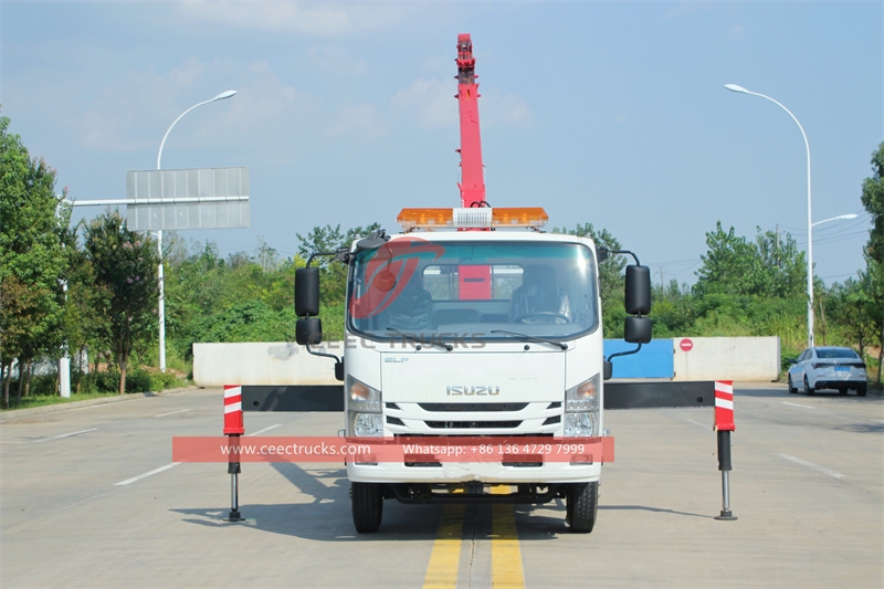 ISUZU ELF breakdown wrecker truck with 4ton crane made in China