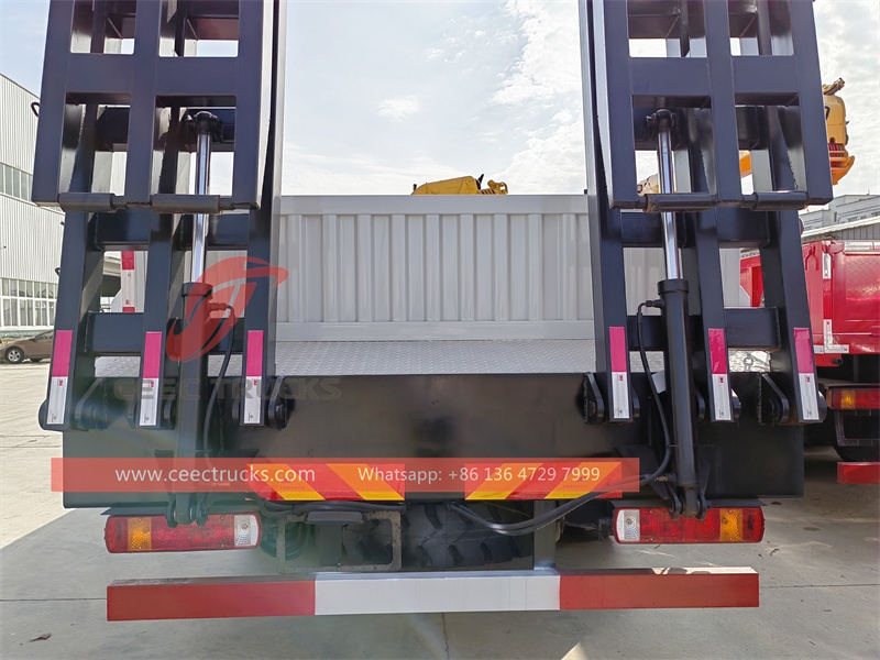 Howo 12 wheeler knuckle crane truck with self-loader