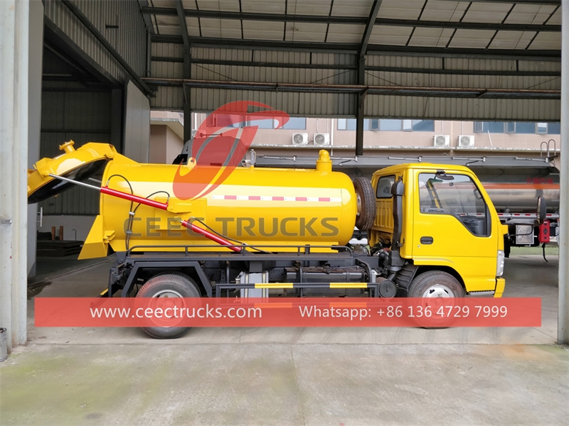 Isuzu NKR vacuum tank truck made in China