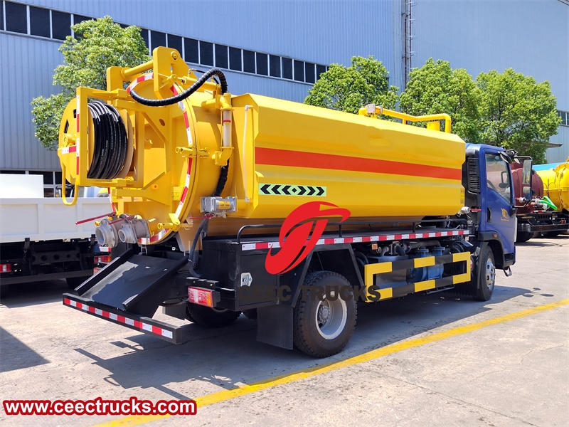 Howo 5 cbm truck mounted sewage jetter with factory direct sale