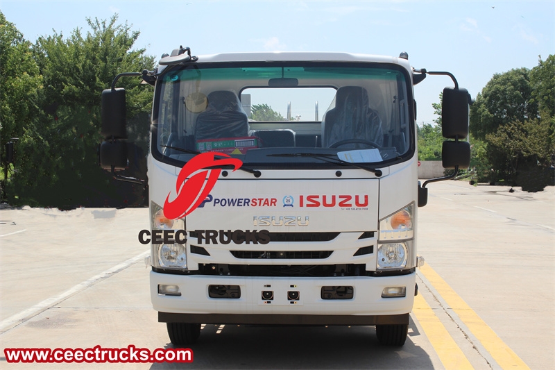 Isuzu 4x4 4cbm off-road potable water tanker for sale