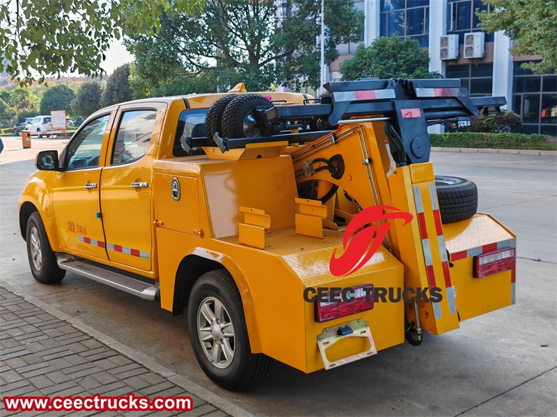 Customized Isuzu 4x4 pickup wrecker truck