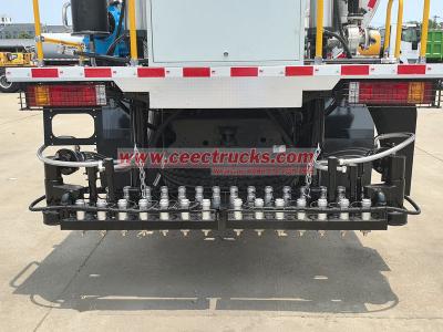 Shacman X3000 road asphalt distributor truck